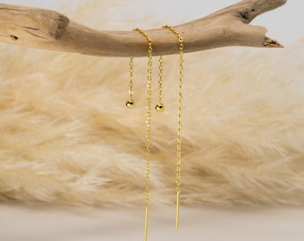 Oorbellen met bolletjes van 18 karaats verguld goud en dubbele piercingketting van sterling zilver.