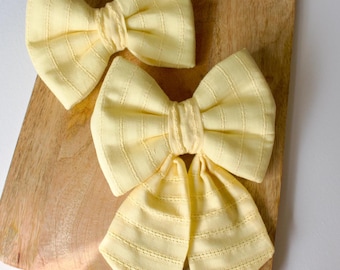 Lazo amarillo para perro: pajarita de primavera hecha a mano para mascotas / Lazo marinero para perro en tonos pastel / Traje de Pascua para cachorro / Lazo amarillo limón para perro en verano / Regalo para mamá perruna
