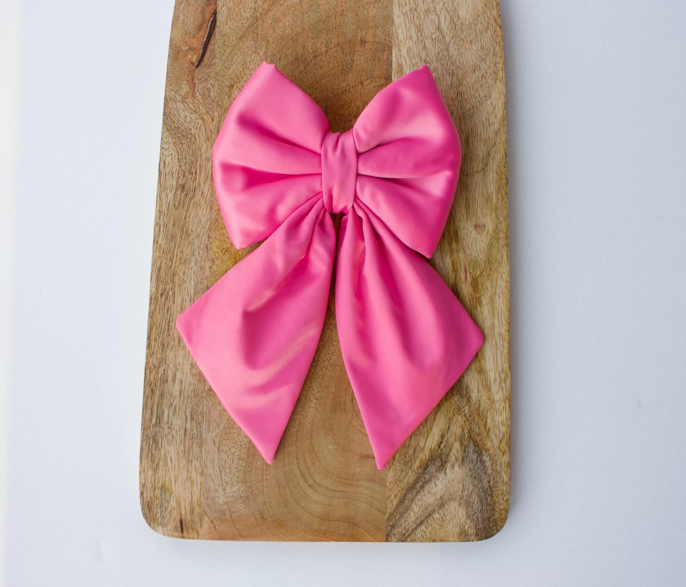 Lazo de satén rosa intenso para perro: elegante pajarita para mascotas para eventos formales / Accesorio de collar de perro elegante hecho a mano / Lazo para perro o gato para ocasiones especiales