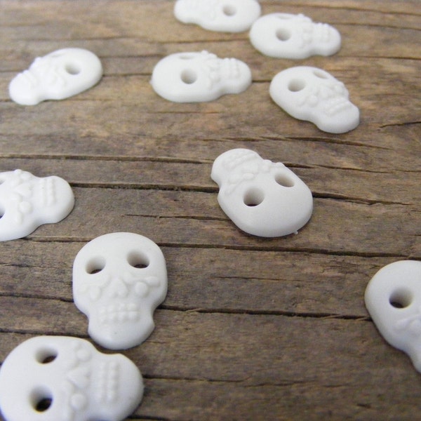 day of the dead buttons - candy skulls - Dia de los Muertos - in white - 22mm - 6pcs