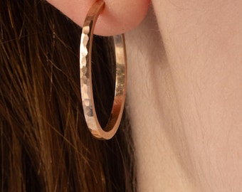 Brincos de argola em ouro maciço 14k, 25 x 2 mm | Feitos à mão por artesãos