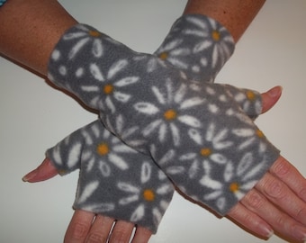 Fleece Fingerless Gloves, Gray with White Daisies