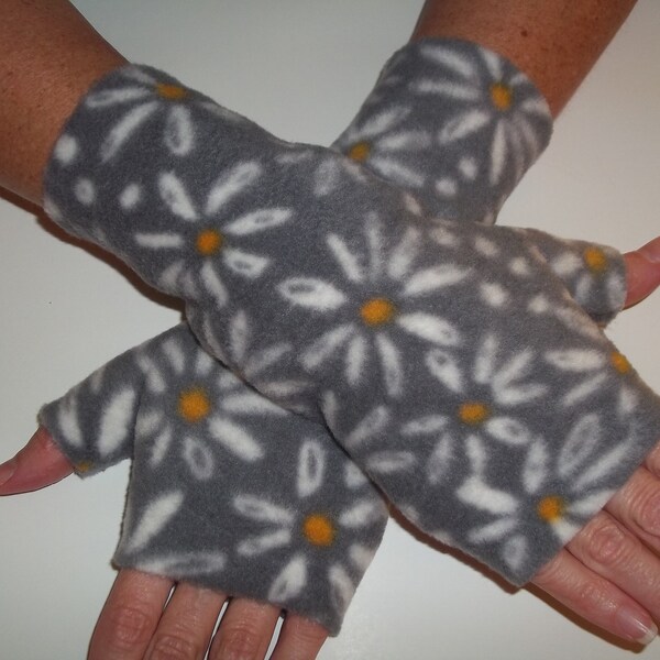 Fleece Fingerless Gloves, Gray with White Daisies