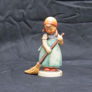 Goebel Hummel Little Sweeper