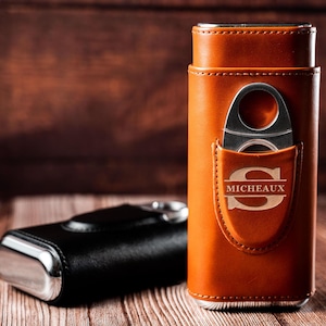 Bespoke Leather Cigar Case with Cutter, Personalized engraved Gift for Him, Travel Holder with Cutter, Groomsmen Gift, Gift for him