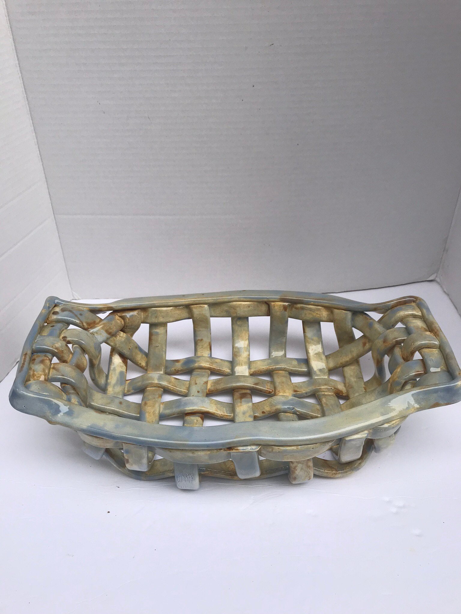 Ceramic bread basket with built in handles
