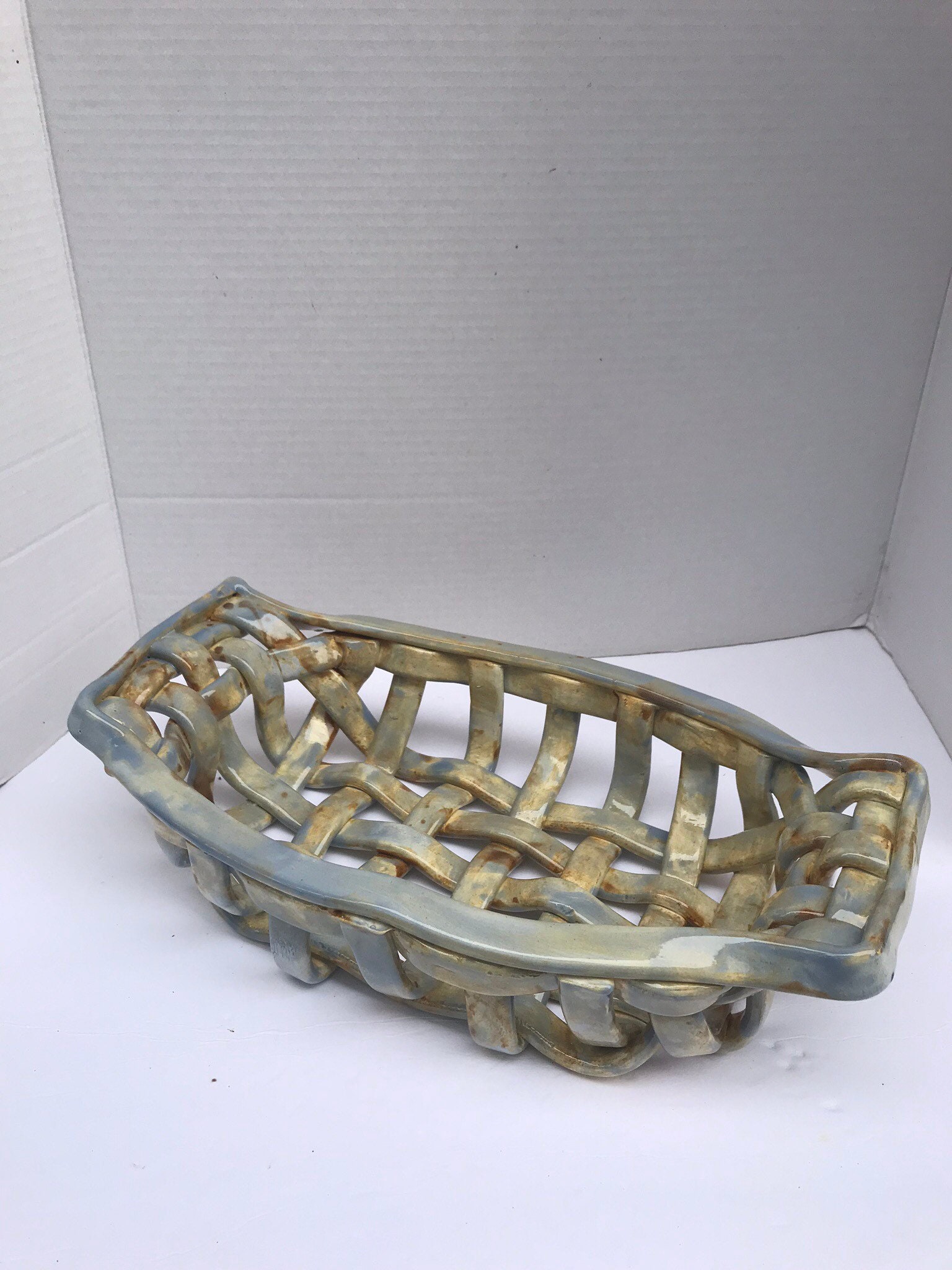 Ceramic bread basket with built in handles