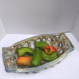 Ceramic bread basket with built in handles