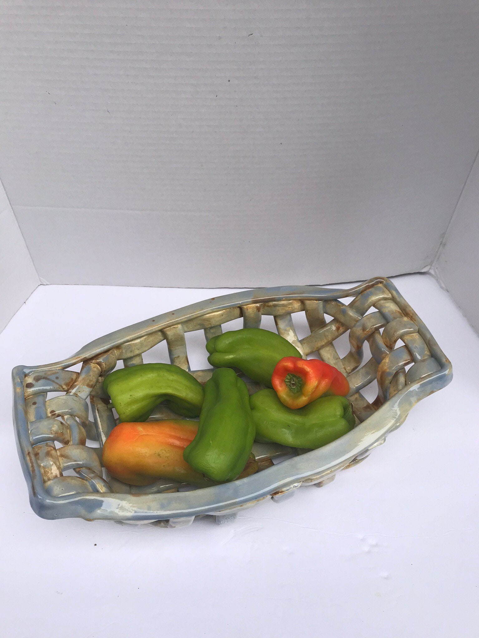 Ceramic bread basket with built in handles