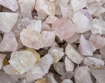 Cuarzo rosa en bruto pulido – Cristal rosa medio, Brasil (piezas de 2,5 a 5 cm)