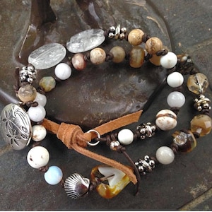 Doppelwickelarmband aus Lederband mit Perlen und Halbedelsteinen - Knopfverschluss - Meerjungfrauentränen - gemacht mit positiver Energie