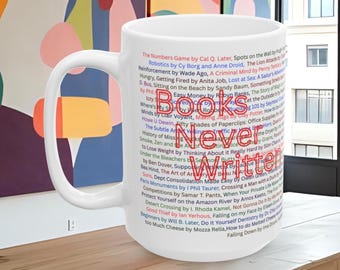 Puede incluir: Taza de cerámica blanca con la frase "Books Never Written" en un diseño colorido en capas. La taza está cubierta con una lista de títulos de libros. La taza está sobre una superficie de madera.