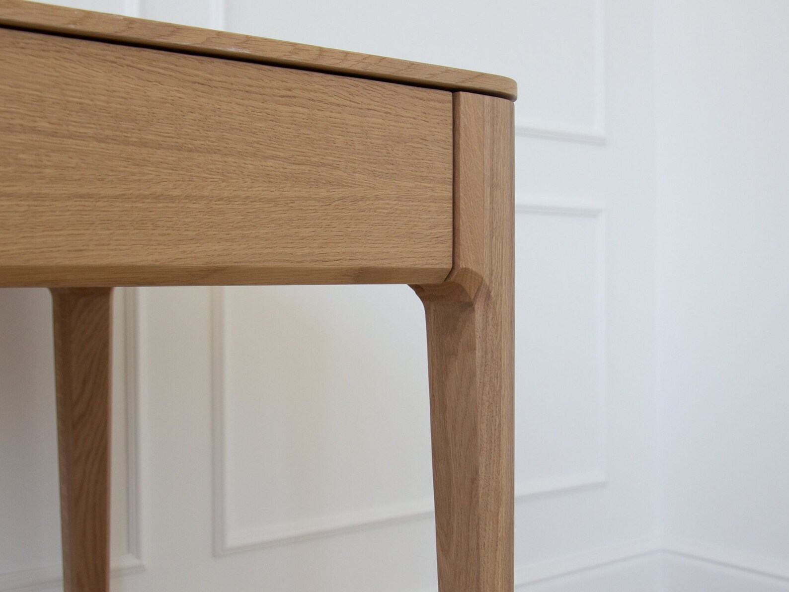 Photo inspiration: Visual Reference: Mid Century Modern Solid Oak Desk Table Entryway Desk Minimalist