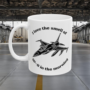 Militärflugzeug Keramikbecher, F-16 Kampffalke Becher Ich liebe den Geruch von JP-8 am Morgen, Luftwaffe Becher, Luftfahrt Geschenk, Kampfjet