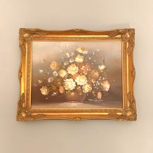 Vintage Floral Oil Painting by T. Hansen – Signed Original Artwork in Ornate Gold Frame, 40 x 50 cm