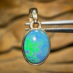 9k Gold - Queensland Boulder Doublet Opal Pendant OLD GOLD PRICE bargain