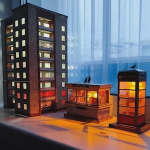 ソビエト都市ジオラマキット – ペーパーモデル3点セット 9階建てブレジネフカビル 1:87、電話ボックス、新聞スタンド – ブルータリストソ連DIYパズルギフト