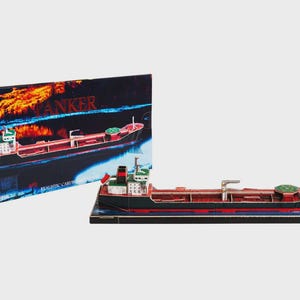 Kit de maqueta 3D de un buque petrolero para armar: embarcación marítima de cartón, modelo de barco de papel para exhibición.