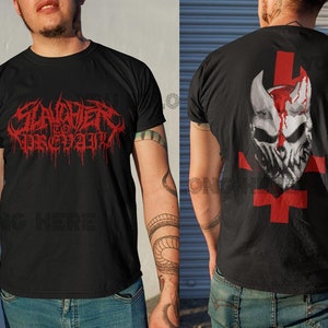 Könnte beinhalten: Schwarzes T-Shirt mit einem roten Aufdruck des Textes "SLAYER FOR PRESIDENT" und einem weißen Aufdruck eines Dämonenkopfes mit Blut, das von seiner Stirn auf den Rücken tropft.