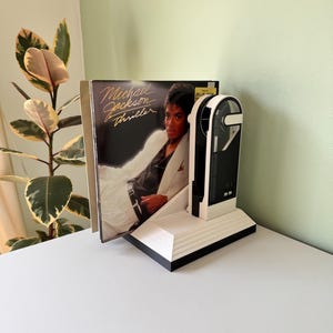 Soporte vertical para discos de vinilo Audio Technica Sound Burger con almacenamiento para archivos digitales únicamente.