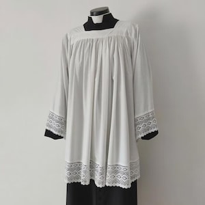 Roman surplice