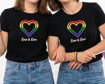 Camiseta "Love is Love" con corazones arcoíris, camiseta del orgullo, camiseta del orgullo progresista, camiseta del orgullo gay, camiseta de los derechos de las personas trans, camiseta de la justicia social, regalo LGBTQ