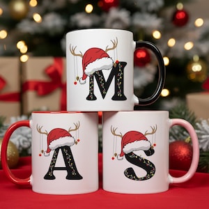 Taza navideña personalizada: Taza de cerámica con monograma de apellido