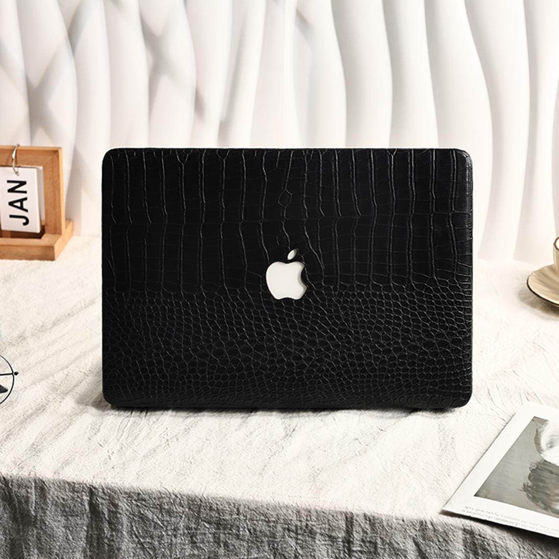 ブラッククロコダイルテクスチャレザーMacBookケース M4 Air 13 A3240