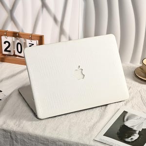 Witte krokodillenleer Macbook Case Soft Surface Laptop Case voor Macbook Air13/15/11 Pro14/13/15/16 2021 M2 M4 2022 2023 2024 Macbook Cover