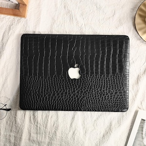 Svart krokodilstrukturerat läderfodral till MacBook M4 Air 13 A3240 Air 15 A3241 Pro 13 14 16 fodral 2025 2024 2023 2022 MacBook Air Pro-fodral