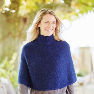 Einfache Strickanleitung in Deutsch für ein Cape, Poncho oder auch Rundschal. Grösse S bis L. Dazu eine Strickschule für Anfänger.