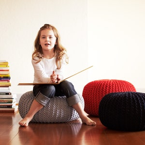Knitting instructions for knitting a pouf / seat cushion yourself, easy to describe even for T-shirt yarn. In German