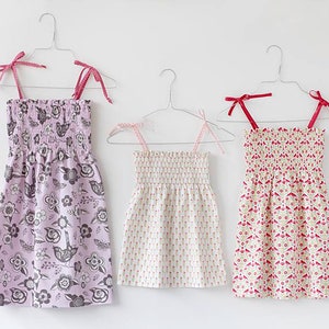 Mädchenkleid, Kinderkleid, Trägerkleid. Deutsche Nähanleitung mit Smok, 2 bis 12 Jahre. Sehr einfach nähen aus Baumwolle. PDF in Deutsch