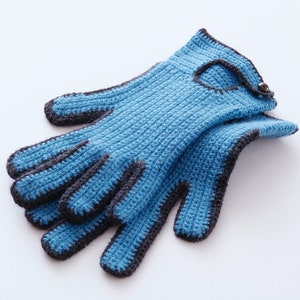 Crocheted gloves. A crochet pattern for fingerless gloves. Handmade crochet gloves. A pattern for beginners in German