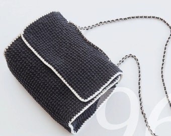German crochet pattern for a small black and white bag. Small shoulder bag/clutch, Tunisian crochet.
