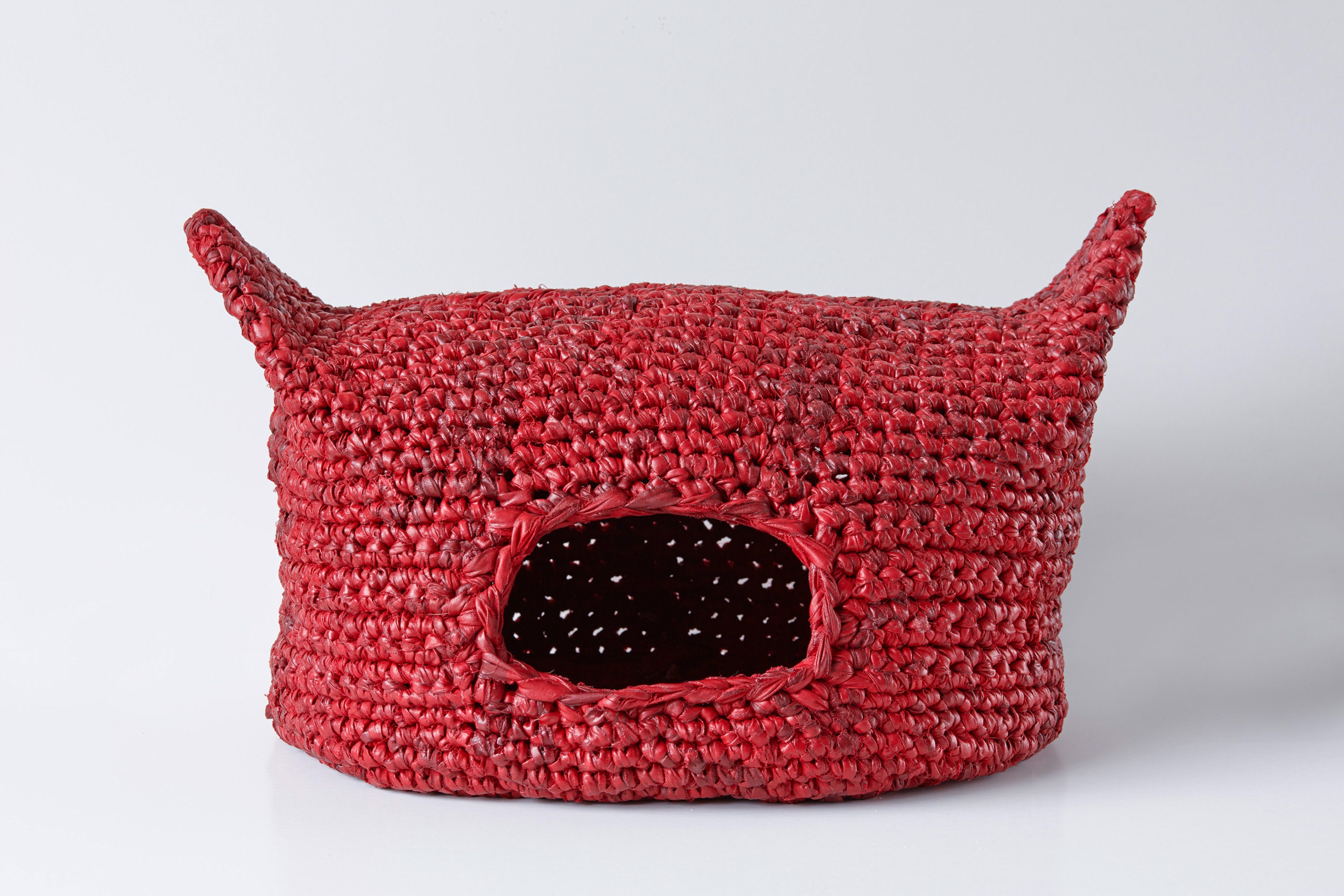 40 Cat Bed Crochet Patterns for Cozy Caves, Pods, and Pet Nests 20 Cat cave. A German crochet pattern for a cozy cat bed