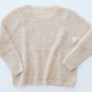Knitting instructions for a half-patented sweater made of mohair. Very light ladies&#39; sweater in a patent pattern with a diagonal offset. S, M and L. In German