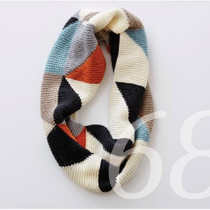 Loop scarf knitting instructions. Round scarf or tube scarf instructions in German. Women&#39;s or men&#39;s scarf with geometric pattern.