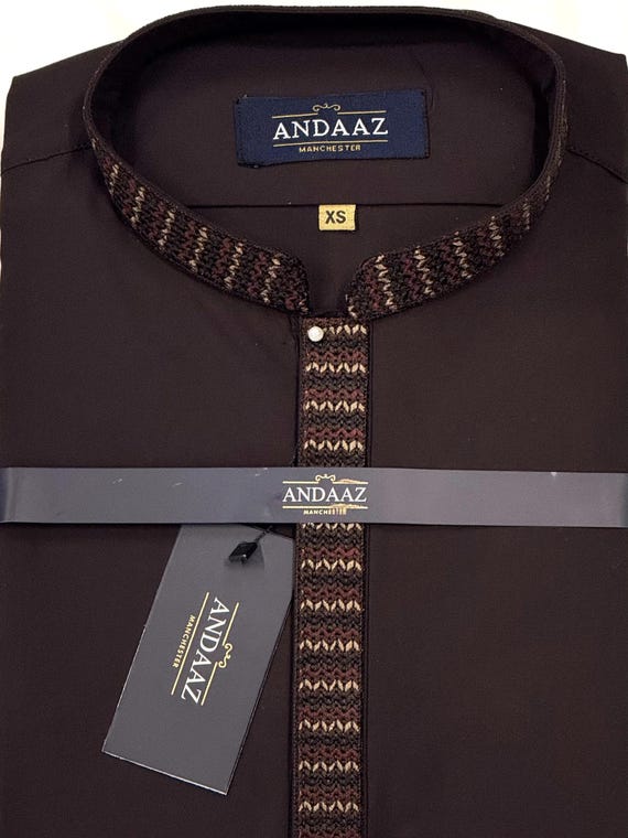 Shalwar Kameez para hombre en color marrón cereza con bordado en