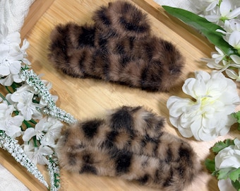 Large Fuzzy Leopard Hair Claw Clip – Plush Faux Fur – Cozy Winter Hair Accessory Gift