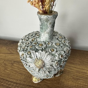Vaso in cartapesta con motivo a margherite, vaso con texture Wabi Sabi organica, vaso rustico naturale, vaso antico decorativo fatto a mano, vasi da fattoria