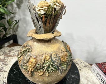 手作りの紙張りの花瓶、素朴な農家の侘び寂びの装飾