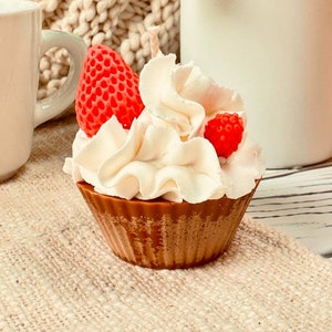 Strawberry & Wild Berry Cheesecake Candle - Single Strawberry Design - 100-140g Soy Wax