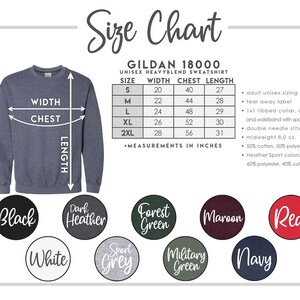 K&ouml;nnte beinhalten: Gr&ouml;&szlig;entabelle f&uuml;r Gildan 18000 Unisex Heavyweight Blend Sweatshirt. Die Tabelle zeigt die Gr&ouml;&szlig;en S bis 2XL mit den entsprechenden Ma&szlig;en f&uuml;r Breite, Brustumfang und L&auml;nge in Zoll. Die Tabelle enth&auml;lt auch Informationen &uuml;ber die Stoffzusammensetzung und die Eigenschaften, wie z. B. abrei&szlig;bares Etikett, gerippter Kragen, B&uuml;ndchen und Bund mit Elasthan.