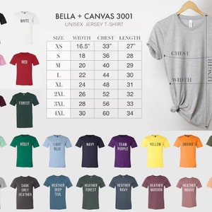 K&ouml;nnte beinhalten: Eine Gr&ouml;&szlig;entabelle f&uuml;r Bella + Canvas 3001 Unisex-Jersey-T-Shirts. Die Tabelle zeigt die Gr&ouml;&szlig;en, die Breite, die Brustweite und die L&auml;nge in Zoll. Die Tabelle ist von einer Vielzahl von T-Shirts in verschiedenen Farben umgeben.