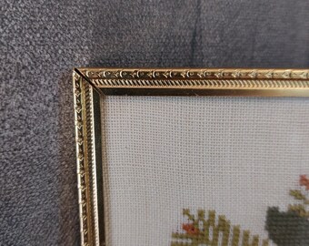 ヴィンテージデンマーククロスステッチ刺繍：額入り花柄バスケット