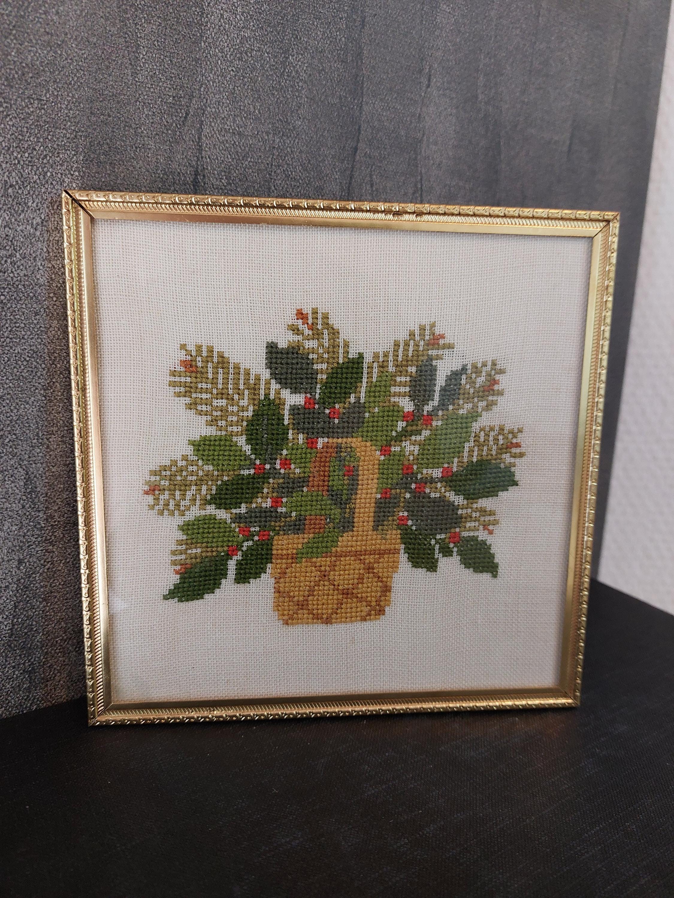 ヴィンテージデンマーククロスステッチ刺繍：額入り花柄バスケット