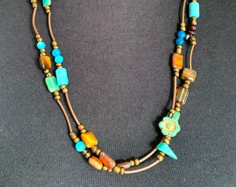 Collar largo bohemio de cuentas checas: joyería de cobre y turquesa hecha a mano