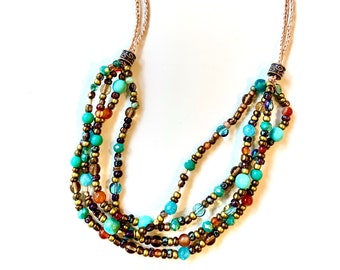 Collar babero bohemio con cuentas: joyería artesanal de múltiples hebras