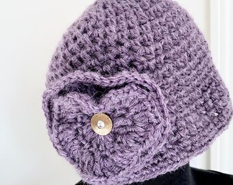 Gorro de flores de crochet: mezcla de lana morada de invierno